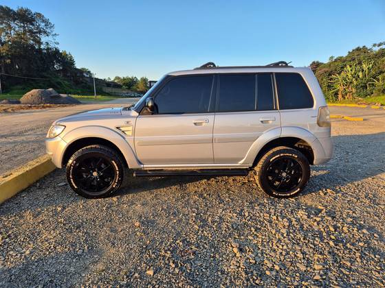 MITSUBISHI PAJERO TR4 2.0 4X4 16V 140CV FLEX 4P MANUAL